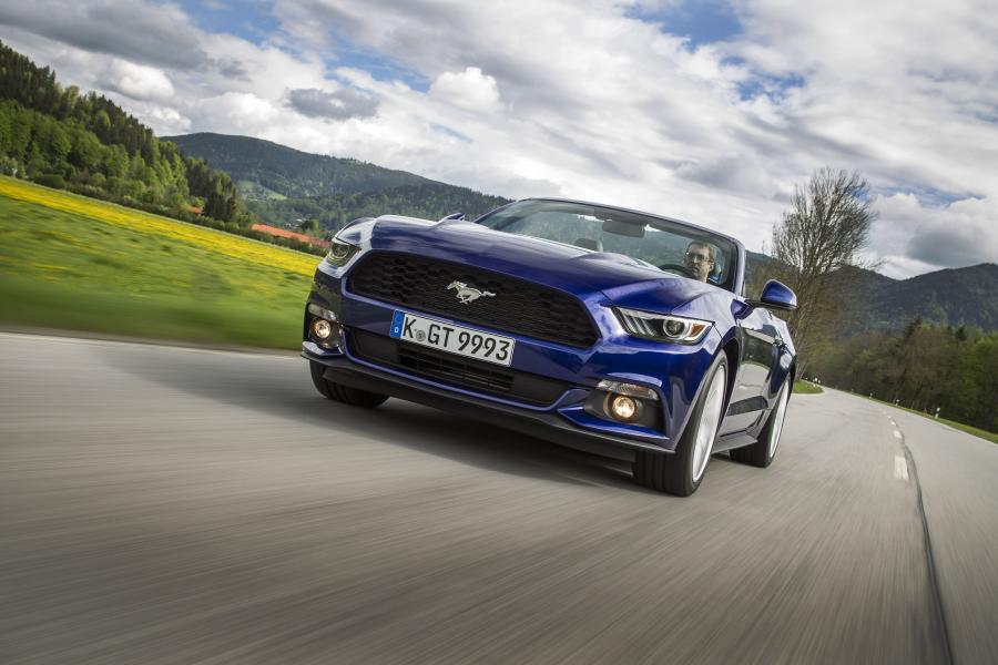  Ford Mustang EcoBoost Convertible 2015 года  (EU) (фото 2 из 10)